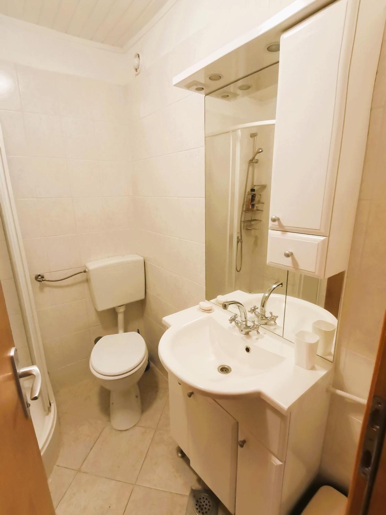 Charming Traditional Townhouse - Holiday Home Kata Jezera Εξωτερικό φωτογραφία