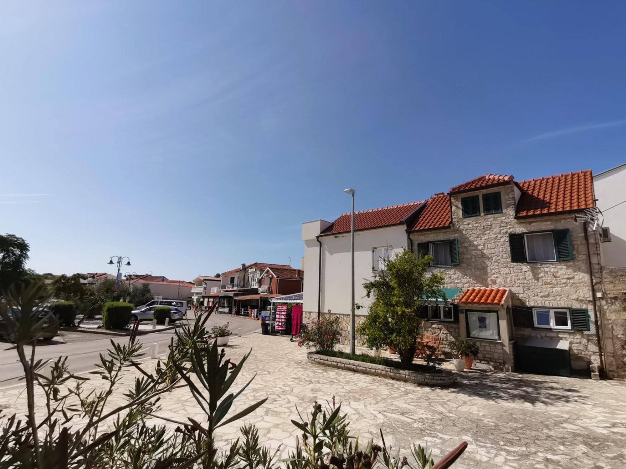 Charming Traditional Townhouse - Holiday Home Kata Jezera Εξωτερικό φωτογραφία